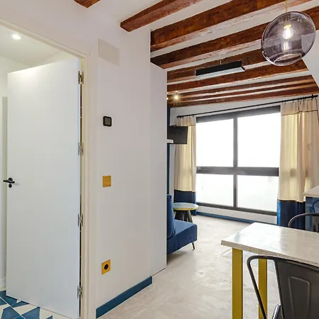 Luxurious In Historic Center Of Apartment Alicante